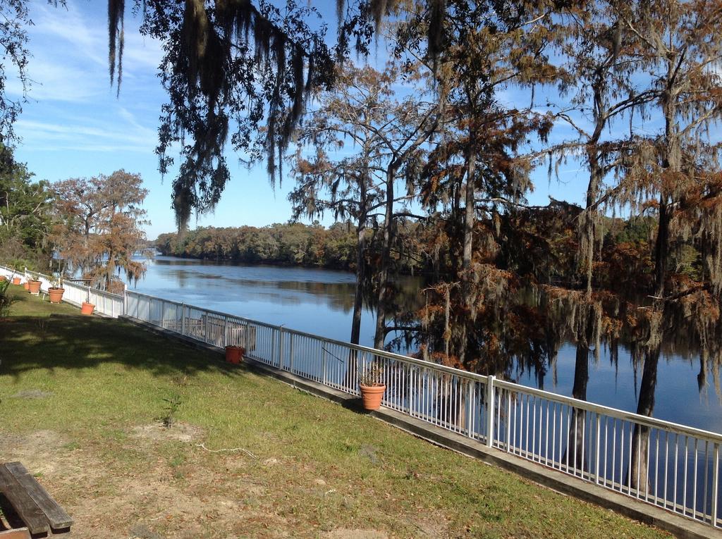 Suwannee Gables Hotel Old Town Exterior foto